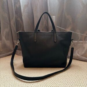 Cuyana Medium Carryall Zipper Tote!